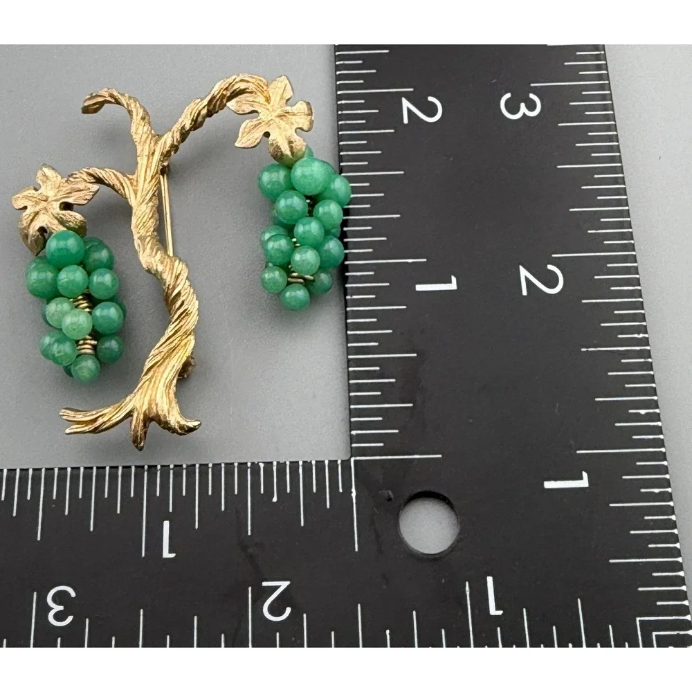 Vintage Grape Cluster Brooch Gold Tone Glass Green Beads Figural Vine 2